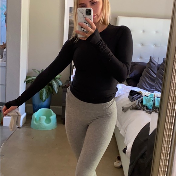 LULULEMON long sleeve top 🖤 like new - Picture 1 of 5